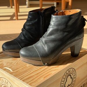 Coclico Ndakinna Leather Ankle Boots
